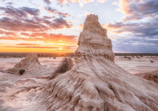 Spectacular outback landscapes showcasing the Walls of China in the World Heritage Mungo National Park